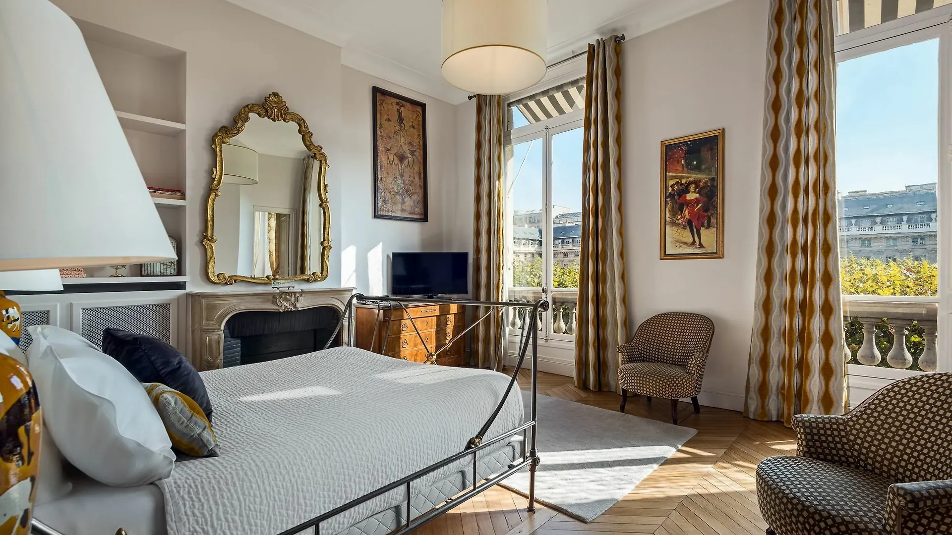 Palais Royal - Three Bedroom Apartment Paris