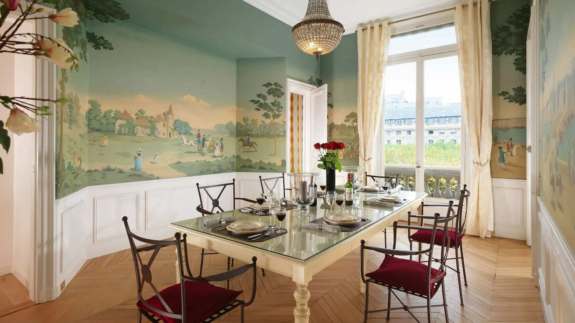 Palais Royal - Three Bedroom Apartment Paris